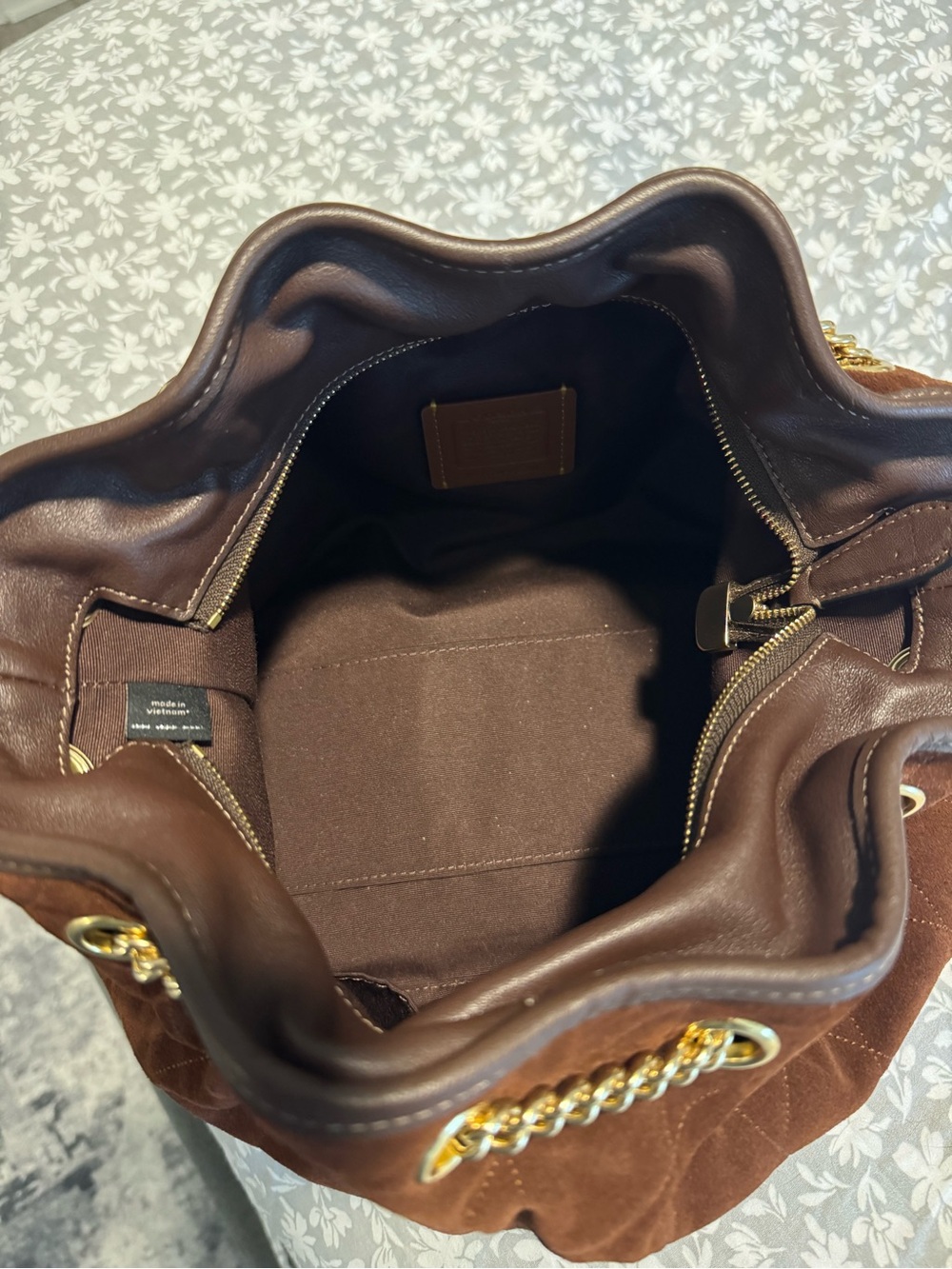 Coach Evelyn Shoulder Bag With Quilting – Brown Suede - Picture 5 of 7